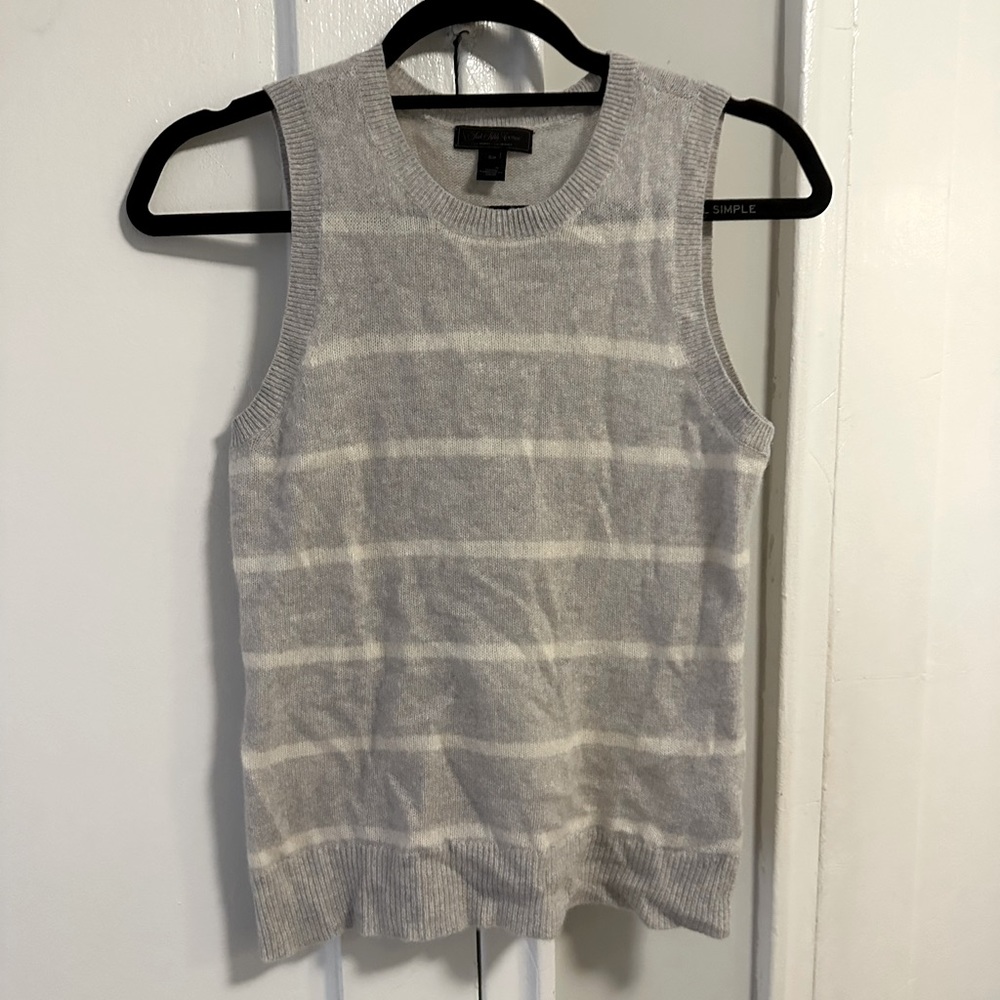 SAKS Cashmere Grey sweater vest size small
